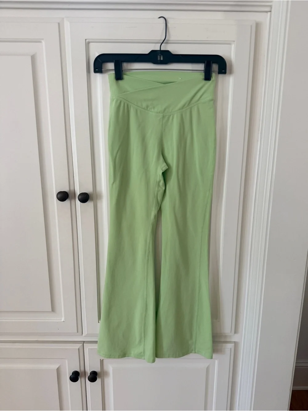 Old Navy Girls PowerChill Crossover Flare Leggings in Soft Limon, Size L (10-12)